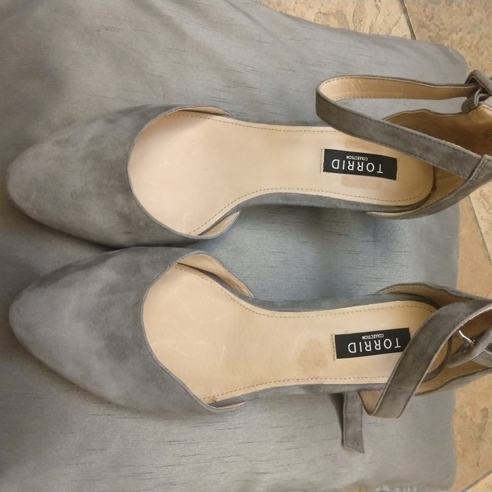 NEW $88 TORRID Womens size 12 wedges genuine suede